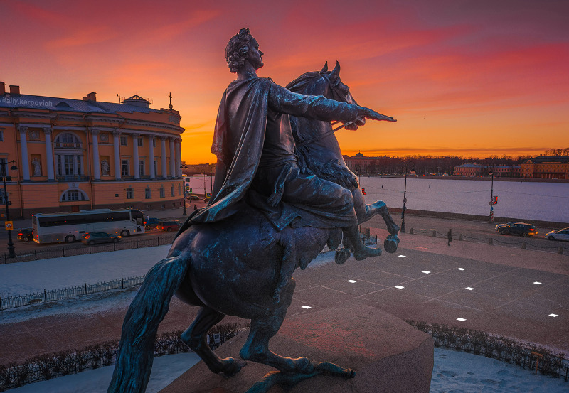 Вариант оформления памятника Петру I на Сенатской площади в Санкт-Петербурге.